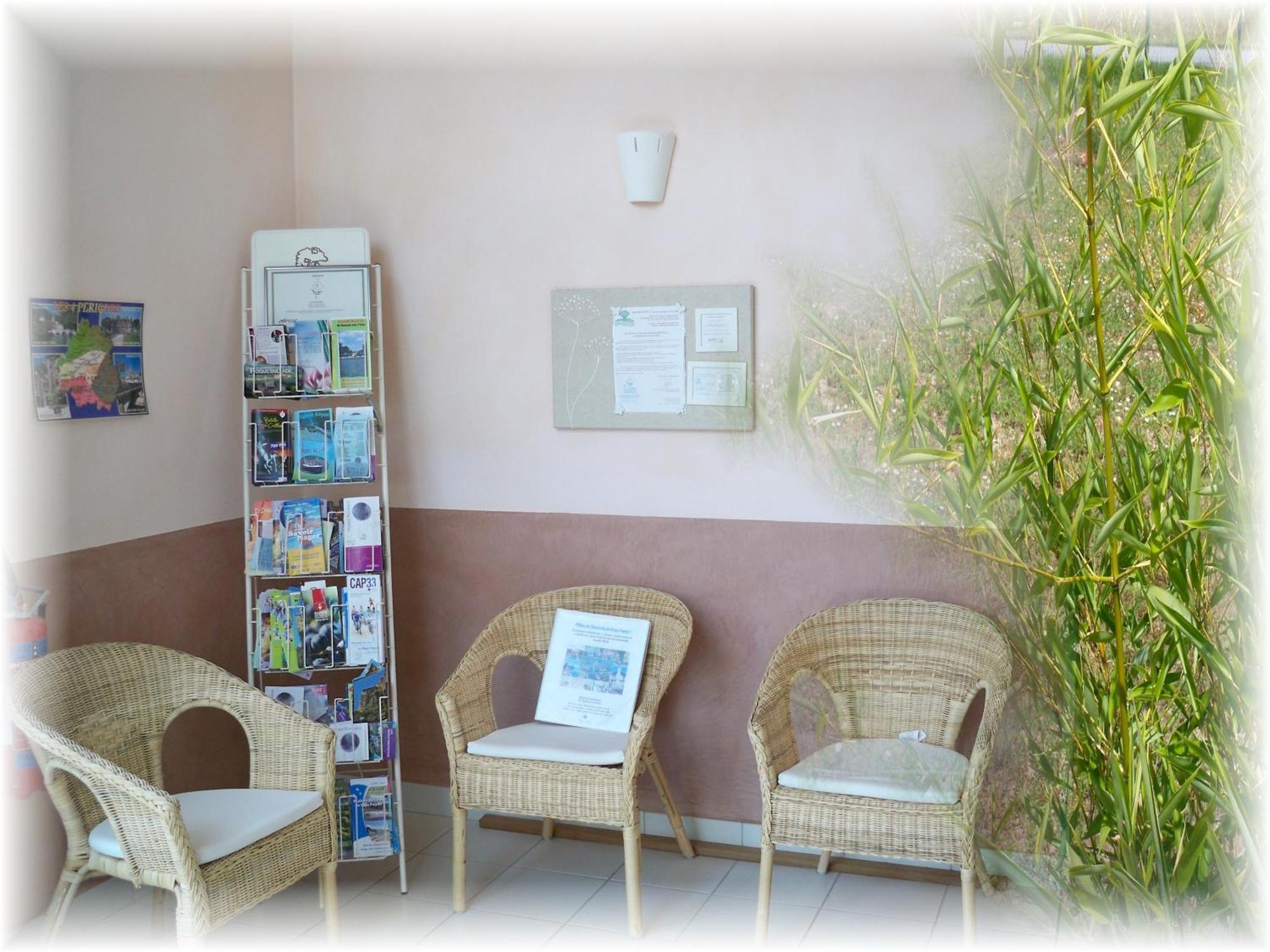 Natur'Hotel Menesplet Exterior photo